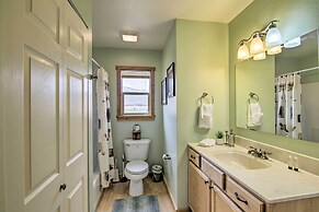 Airy Emigrant Townhome w/ Sweeping Mtn Views!