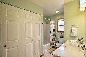 Airy Emigrant Townhome w/ Sweeping Mtn Views!