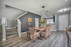 Renovated Kissimmee Townhome: 5 Mi to Disney!