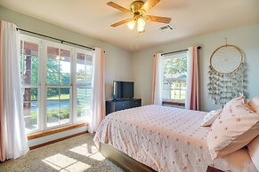 Incredible Log Home: 1 Mile From Lake Tenkiller