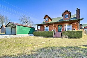 Incredible Log Home: 1 Mile From Lake Tenkiller
