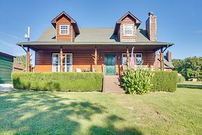 Incredible Log Home: 1 Mile From Lake Tenkiller