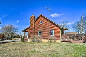 Incredible Log Home: 1 Mile From Lake Tenkiller