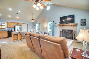 Incredible Log Home: 1 Mile From Lake Tenkiller