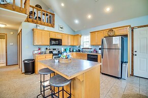 Incredible Log Home: 1 Mile From Lake Tenkiller