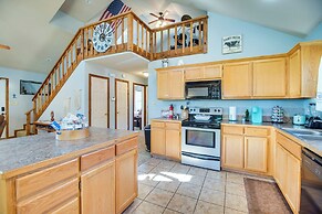 Incredible Log Home: 1 Mile From Lake Tenkiller