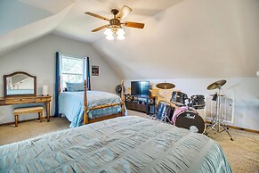 Incredible Log Home: 1 Mile From Lake Tenkiller