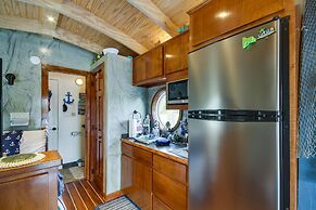 Bay St Louis Houseboat 6 Mi to Old Town & Beach!