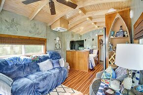 Bay St Louis Houseboat 6 Mi to Old Town & Beach!