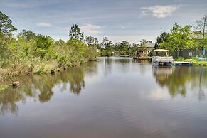 Bay St Louis Houseboat 6 Mi to Old Town & Beach!