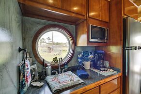 Bay St Louis Houseboat 6 Mi to Old Town & Beach!