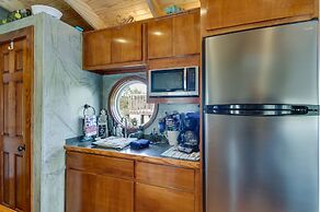 Bay St Louis Houseboat 6 Mi to Old Town & Beach!