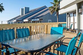 1 Mi to Port Aransas Beach: Condo w/ Pool Access