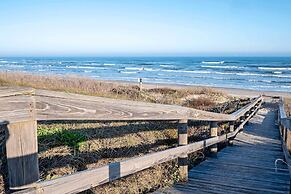 1 Mi to Port Aransas Beach: Condo w/ Pool Access