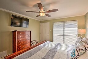 1 Mi to Port Aransas Beach: Condo w/ Pool Access