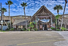 1 Mi to Port Aransas Beach: Condo w/ Pool Access