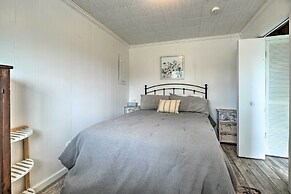 Lakefront Cottage Near Wineries + State Parks!