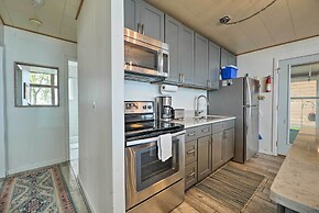 Lakefront Cottage Near Wineries + State Parks!