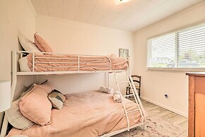 Lakefront Cottage Near Wineries + State Parks!