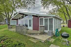 Lakefront Cottage Near Wineries + State Parks!