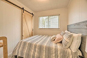 Lakefront Cottage Near Wineries + State Parks!