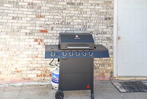 Family-friendly Sanctuary: Bbq, Patio & Yard