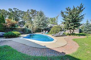 Near Yale & Lighthouse Point Beach: Home w/ Pool!