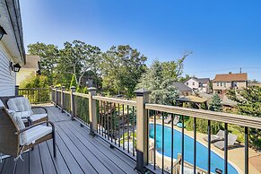 Near Yale & Lighthouse Point Beach: Home w/ Pool!
