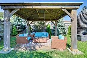 Near Yale & Lighthouse Point Beach: Home w/ Pool!