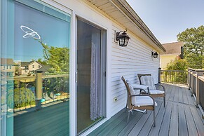Near Yale & Lighthouse Point Beach: Home w/ Pool!