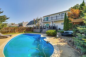Near Yale & Lighthouse Point Beach: Home w/ Pool!
