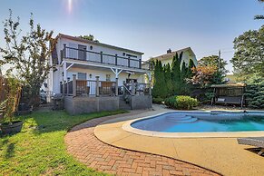 Near Yale & Lighthouse Point Beach: Home w/ Pool!