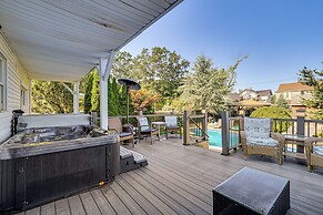 Near Yale & Lighthouse Point Beach: Home w/ Pool!
