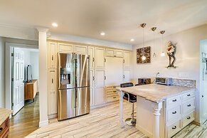 Near Yale & Lighthouse Point Beach: Home w/ Pool!