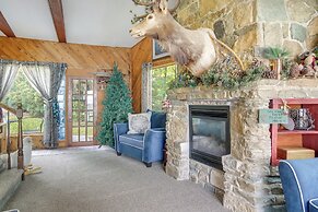 Spacious Waterfront Retreat Near Uw-green Bay