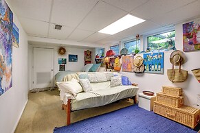 Spacious Waterfront Retreat Near Uw-green Bay