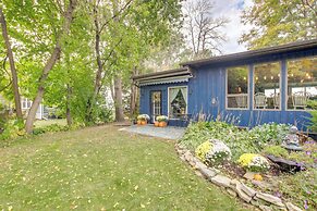Spacious Waterfront Retreat Near Uw-green Bay