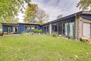 Spacious Waterfront Retreat Near Uw-green Bay