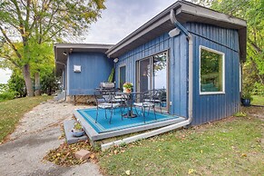 Spacious Waterfront Retreat Near Uw-green Bay