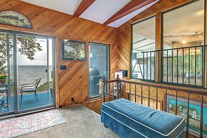 Spacious Waterfront Retreat Near Uw-green Bay