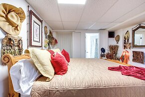 Spacious Waterfront Retreat Near Uw-green Bay