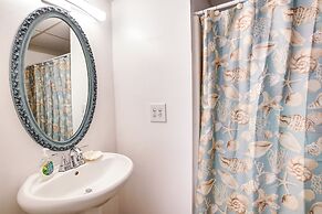 Spacious Waterfront Retreat Near Uw-green Bay
