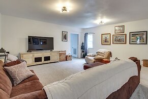 Spacious Waterfront Retreat Near Uw-green Bay