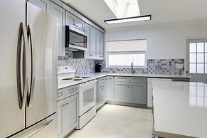 Airy Bradenton Vacation Rental w/ Patio, Gas Grill