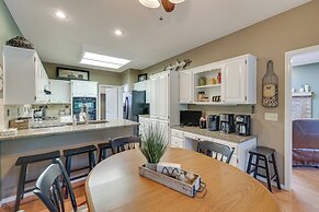 Bella Vista Home w/ Kayaks & Deck on Loch Lomond!