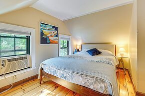 Charming Cottage w/ Patio, Walk to Boothbay Harbor