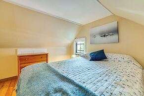 Charming Cottage w/ Patio, Walk to Boothbay Harbor