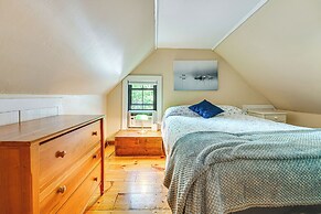Charming Cottage w/ Patio, Walk to Boothbay Harbor