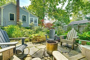 Charming Cottage w/ Patio, Walk to Boothbay Harbor