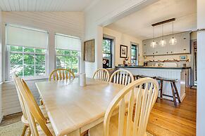 Charming Cottage w/ Patio, Walk to Boothbay Harbor